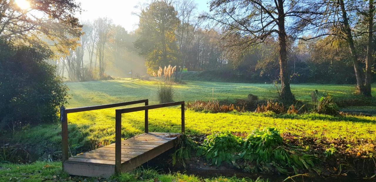 Le Vieux Moulin Gites - A Charming Stone Cottage With Garden View And Seasonal Pool Guégon Esterno foto