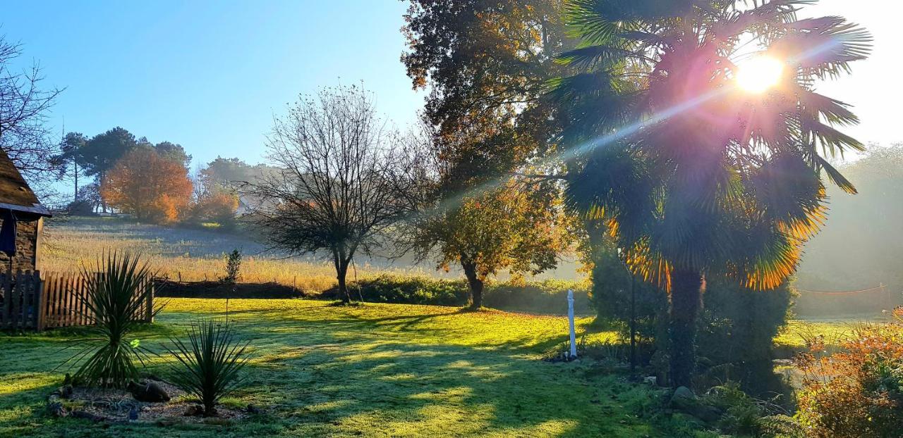 Le Vieux Moulin Gites - A Charming Stone Cottage With Garden View And Seasonal Pool Guégon Esterno foto