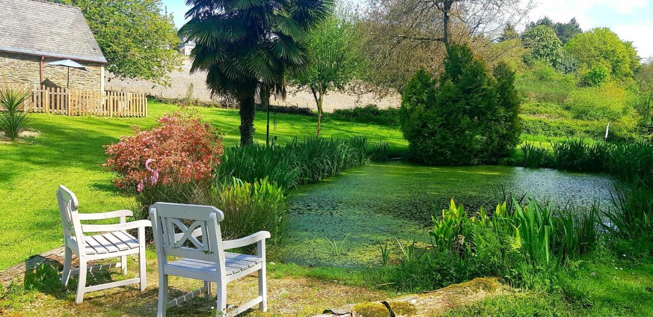 Le Vieux Moulin Gites - A Charming Stone Cottage With Garden View And Seasonal Pool Guégon Esterno foto